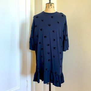 McQ Alexander McQueen Flocked Swallow Ruffle T-Shirt Dress Navy/Black (L)